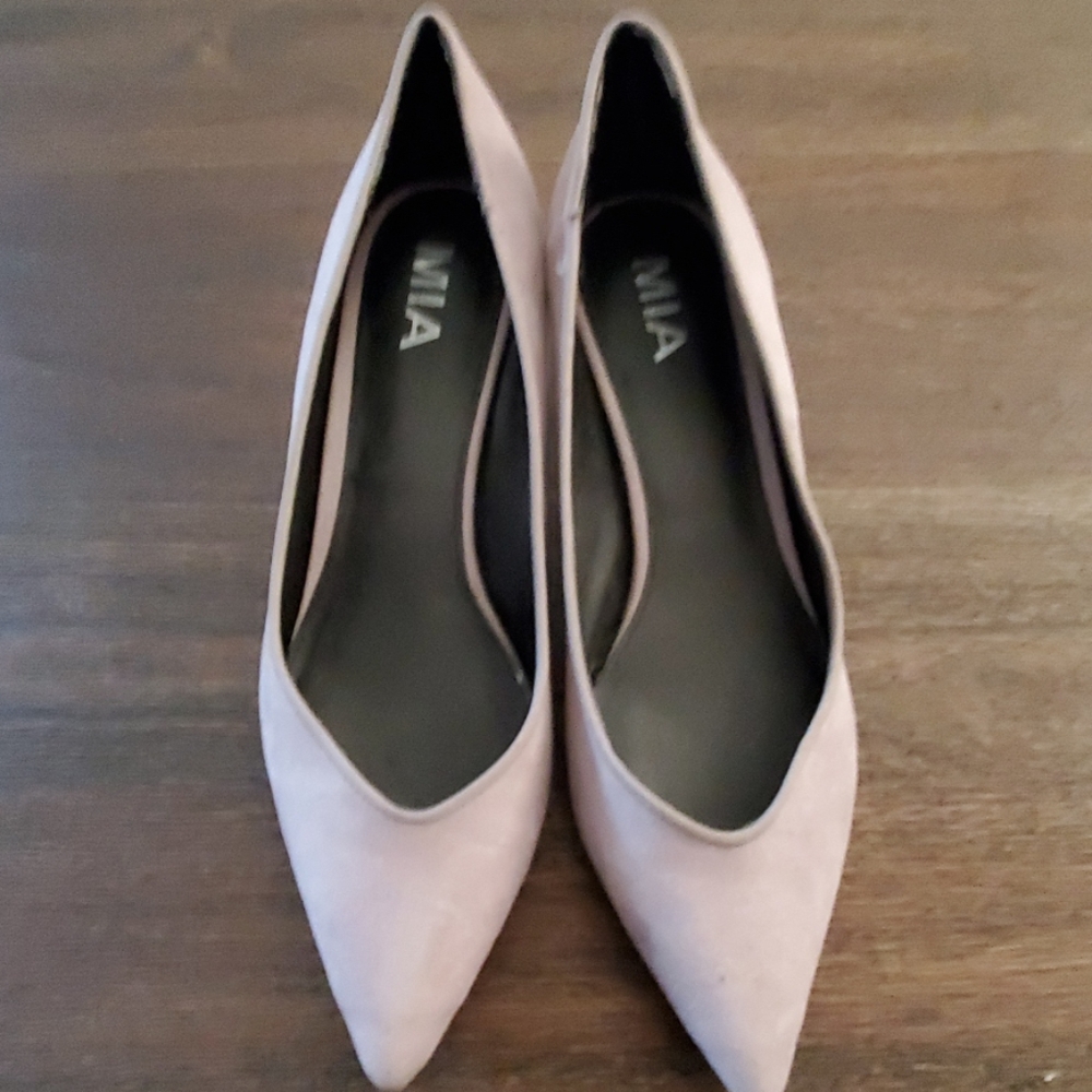 Mia suede kitten pumps